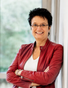 Andrea Teister: Dozentin für Digitalisierung und Prozessoptimierung in Zahnarztpraxen